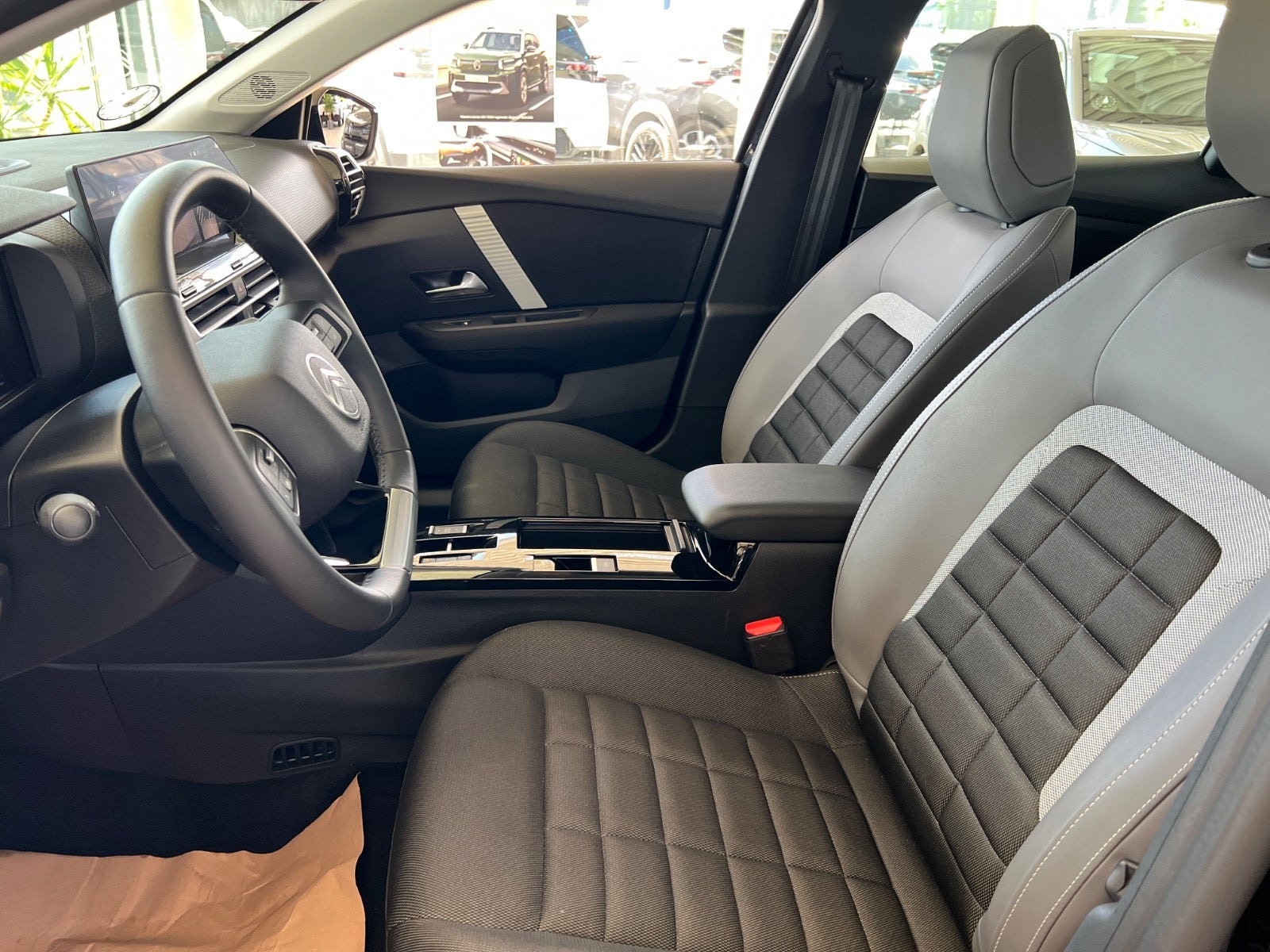 Sort Citroën ë-C4 X fra 2025