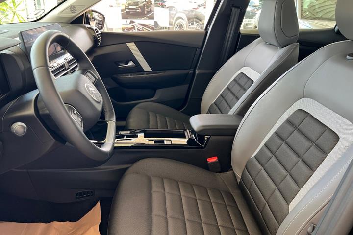 Sort Citroën ë-C4 X fra 2025