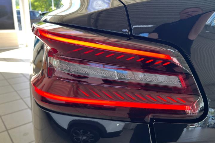 Sort Citroën ë-C4 X fra 2025