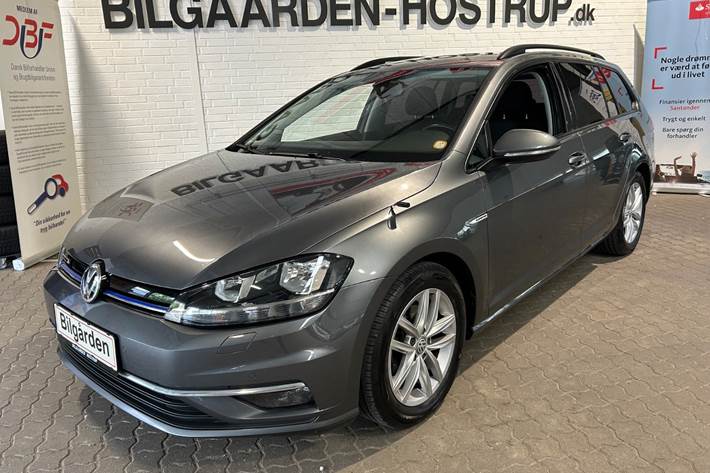 Grå VW Golf VII fra 2018 set udefra