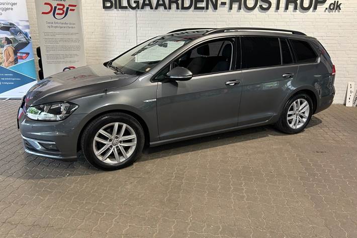Grå VW Golf VII fra 2018