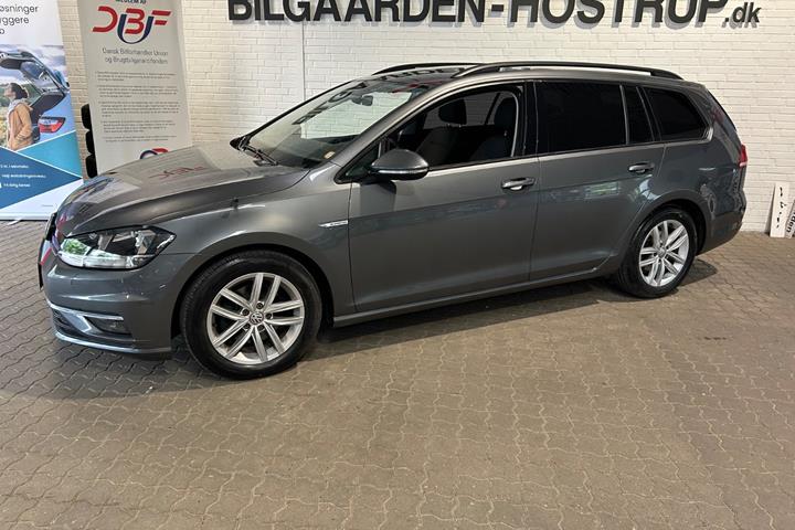 Grå VW Golf VII fra 2018
