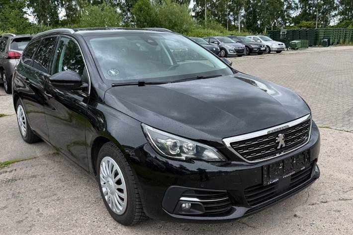 undefined Peugeot 308 fra 2018 set udefra