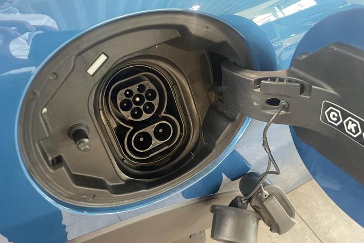 Blå Mini Cooper SE fra 2023