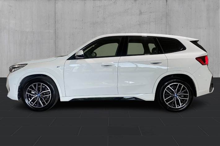 Hvid BMW iX1 fra 2024