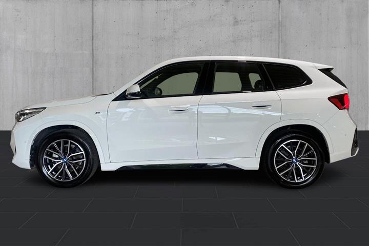 Hvid BMW iX1 fra 2024