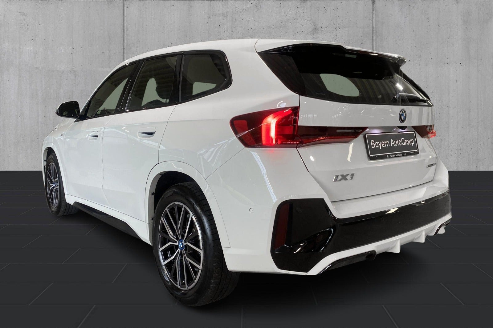 Hvid BMW iX1 fra 2024