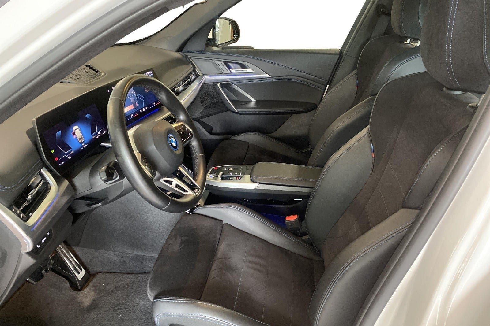 Hvid BMW iX1 fra 2024