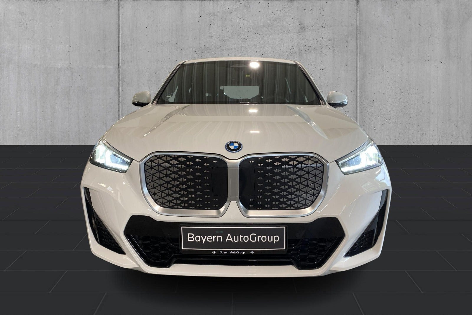 Hvid BMW iX1 fra 2024