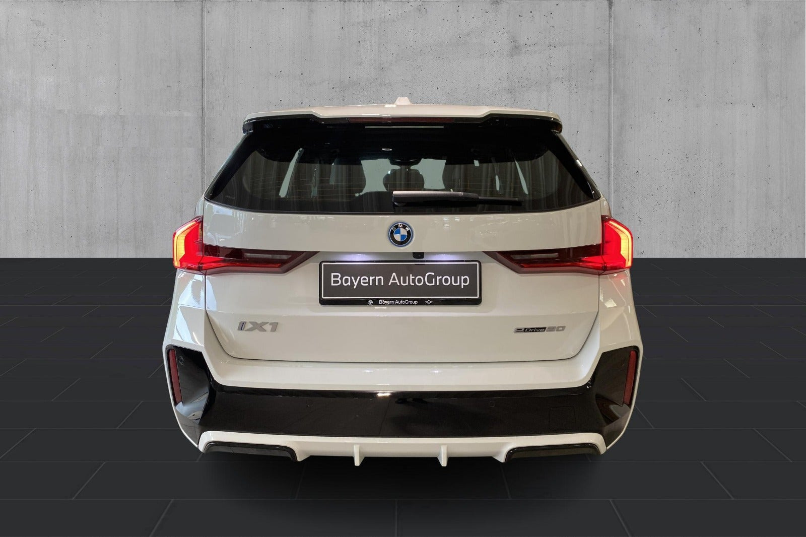 Hvid BMW iX1 fra 2024