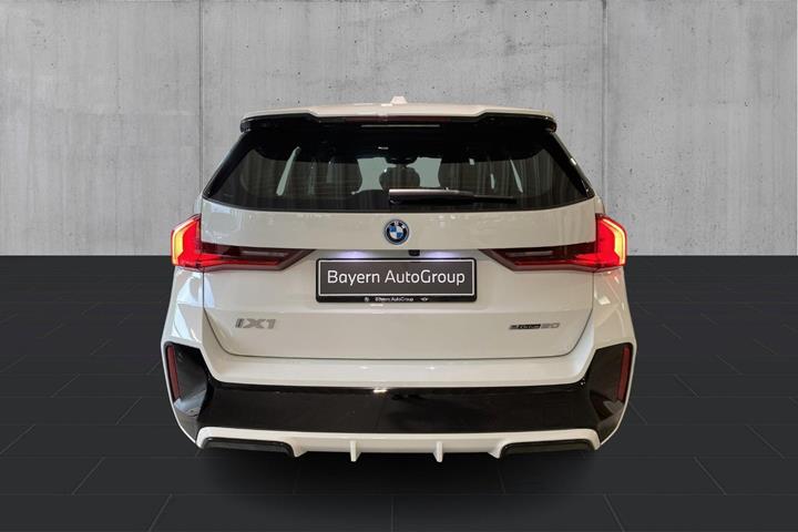 Hvid BMW iX1 fra 2024