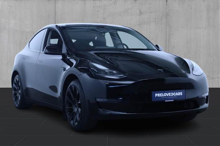 Sort Tesla Model Y fra 2022