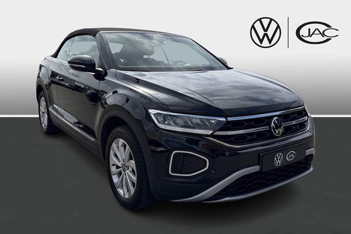 Sort VW T-Roc fra 2023 set udefra