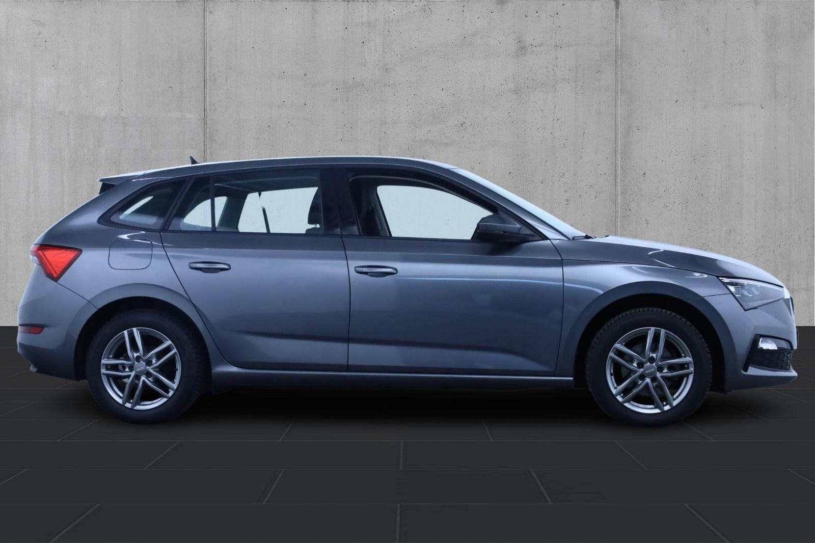 Grå Skoda Scala fra 2023