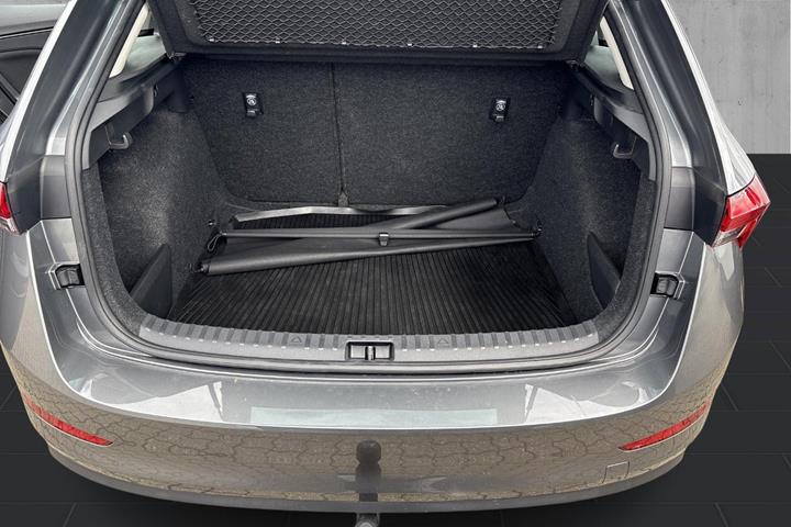 Grå Skoda Scala fra 2023