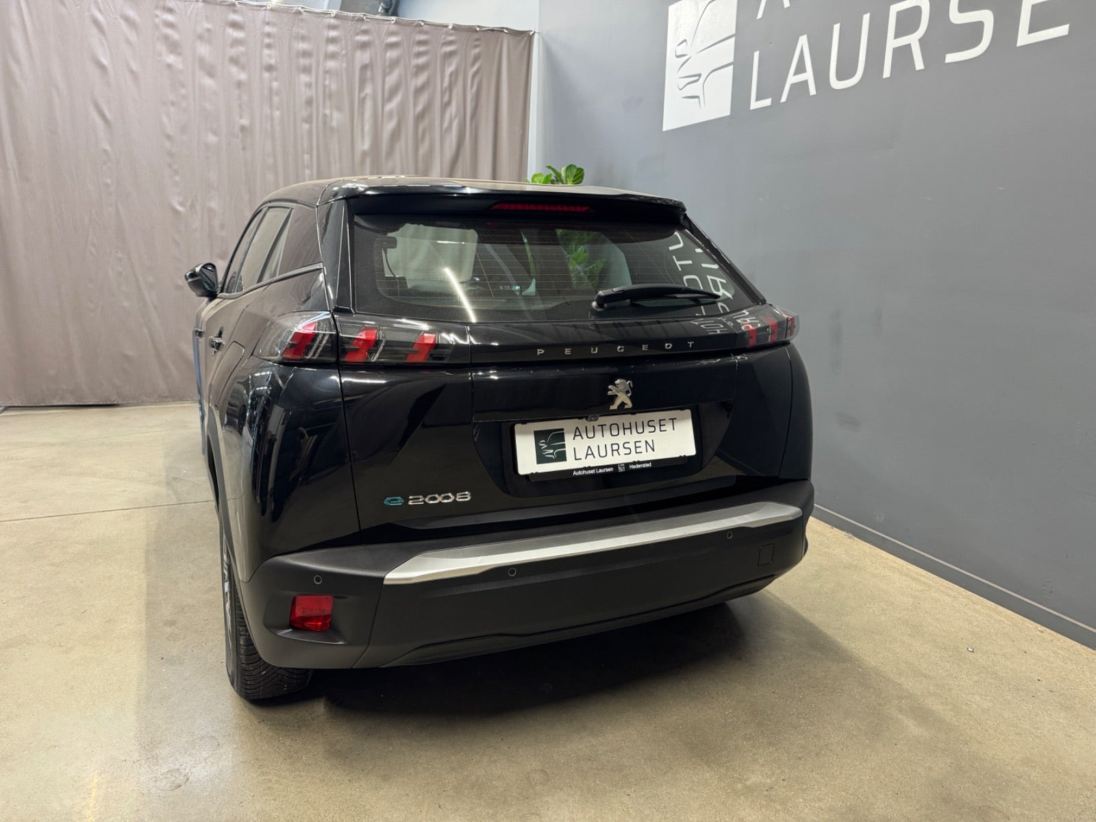 Sort Peugeot e-2008 fra 2023