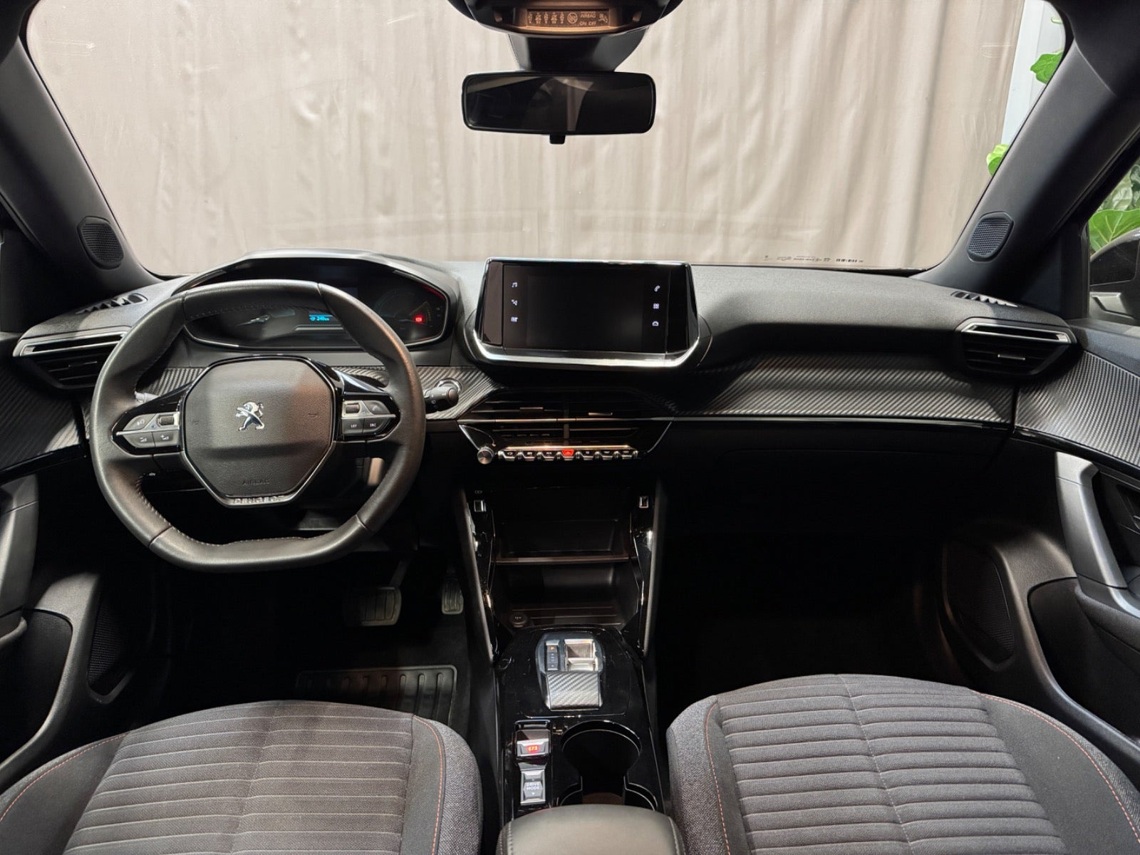 Sort Peugeot e-2008 fra 2023