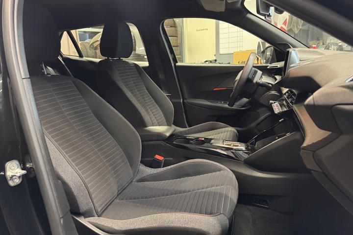 Sort Peugeot e-2008 fra 2023
