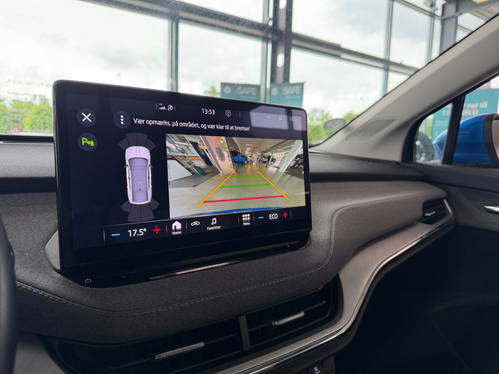 Blå Skoda Enyaq fra 2022