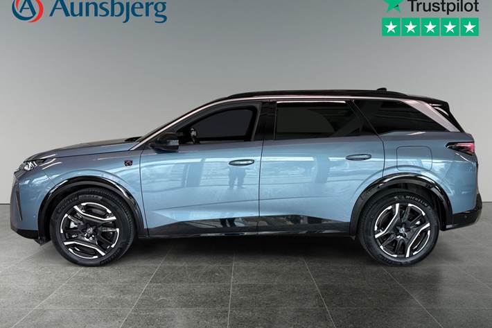 Blå Peugeot e-5008 fra 2025
