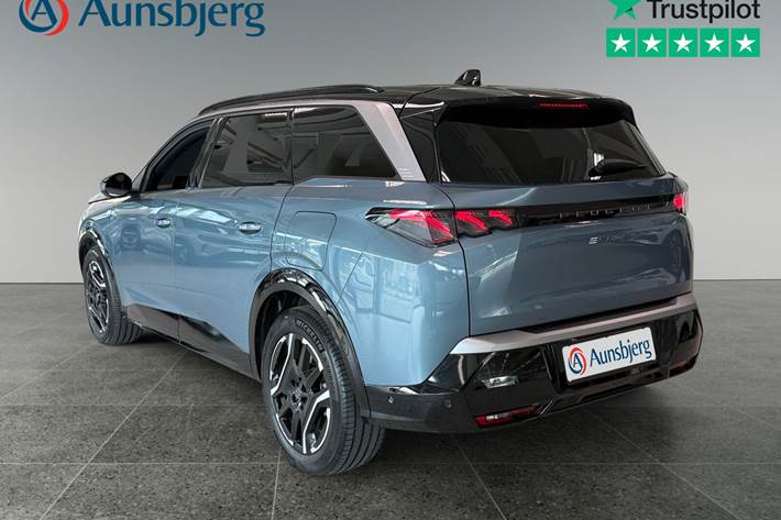 Blå Peugeot e-5008 fra 2025