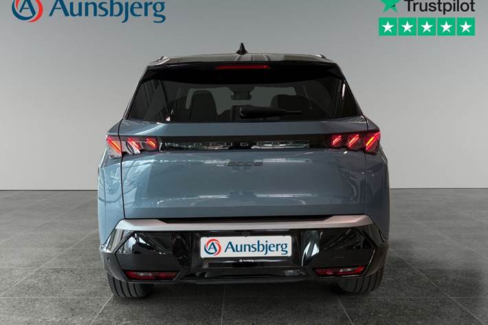 Blå Peugeot e-5008 fra 2025
