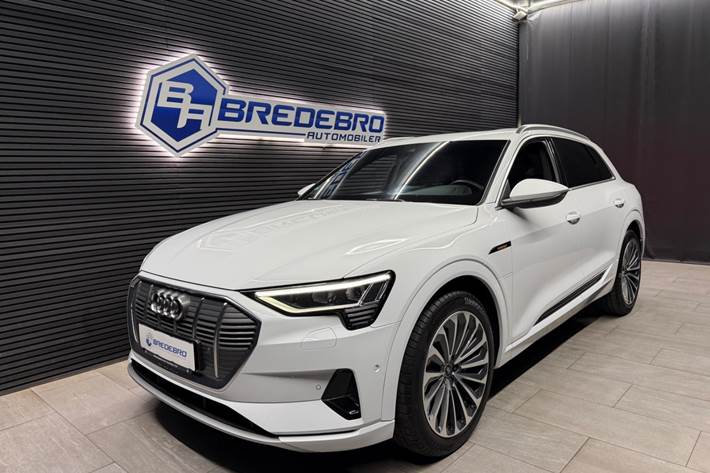 Hvid Audi e-tron fra 2023