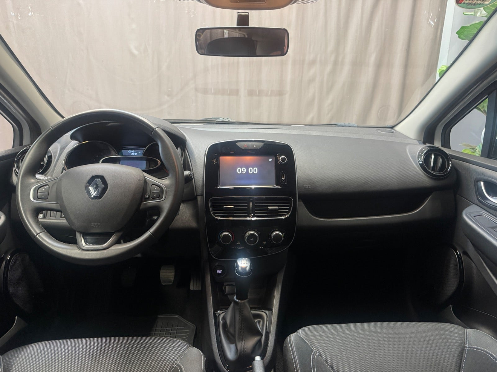 Hvid Renault Clio IV fra 2018