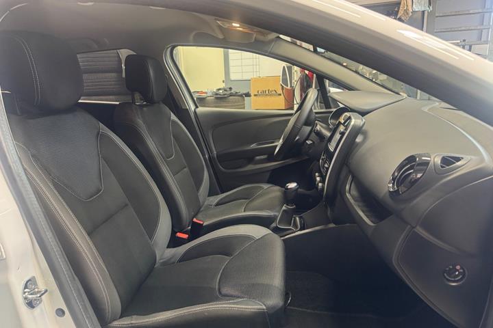 Hvid Renault Clio IV fra 2018