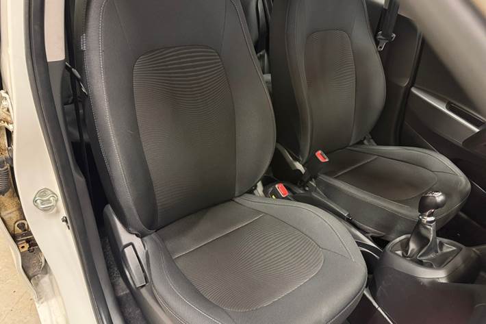 Hvid Hyundai i10 fra 2019