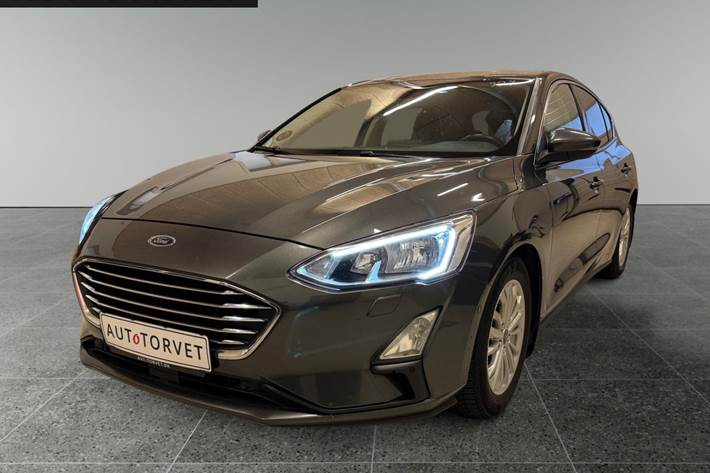 Grå Ford Focus fra 2019 set udefra