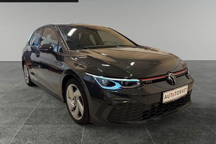 Grå VW Golf VIII fra 2024