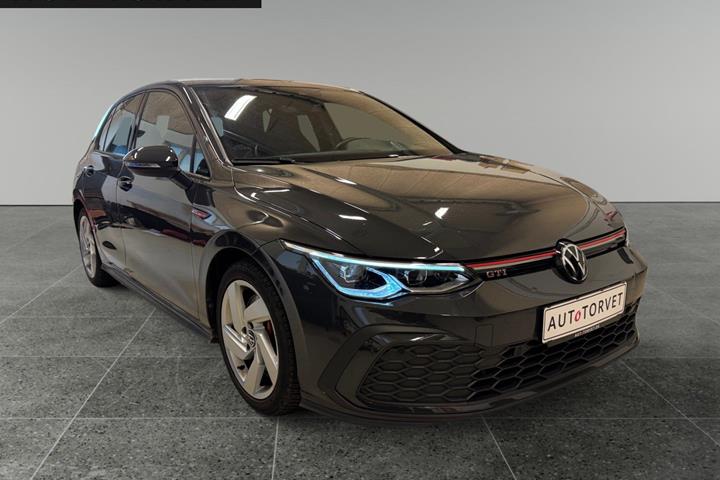 Grå VW Golf VIII fra 2024