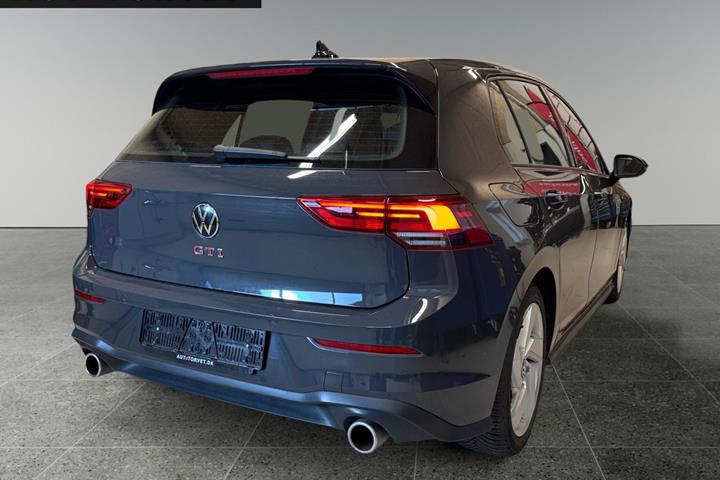 Grå VW Golf VIII fra 2024