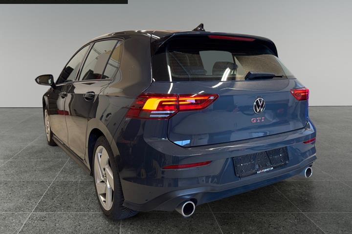 Grå VW Golf VIII fra 2024