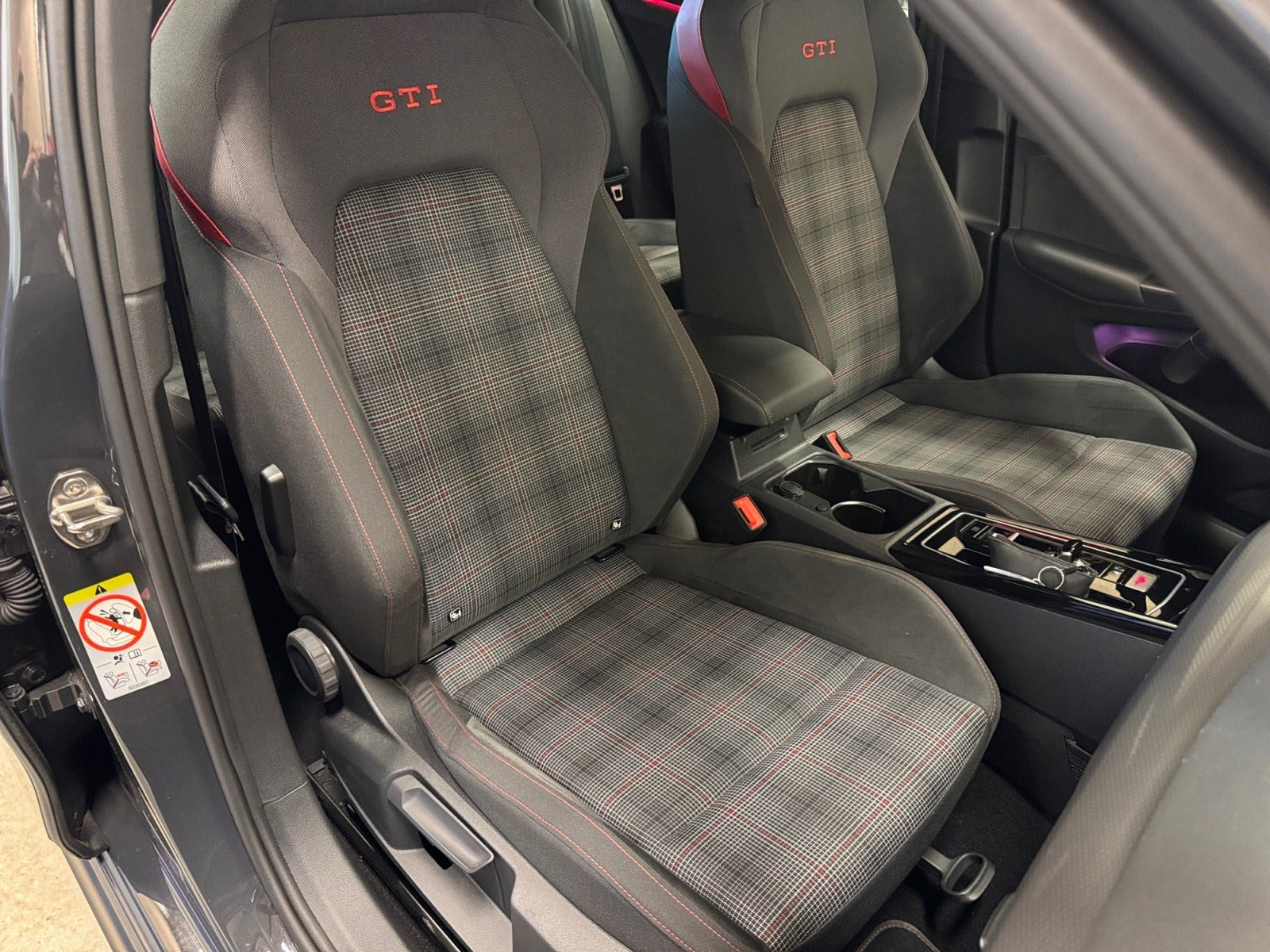 Grå VW Golf VIII fra 2024