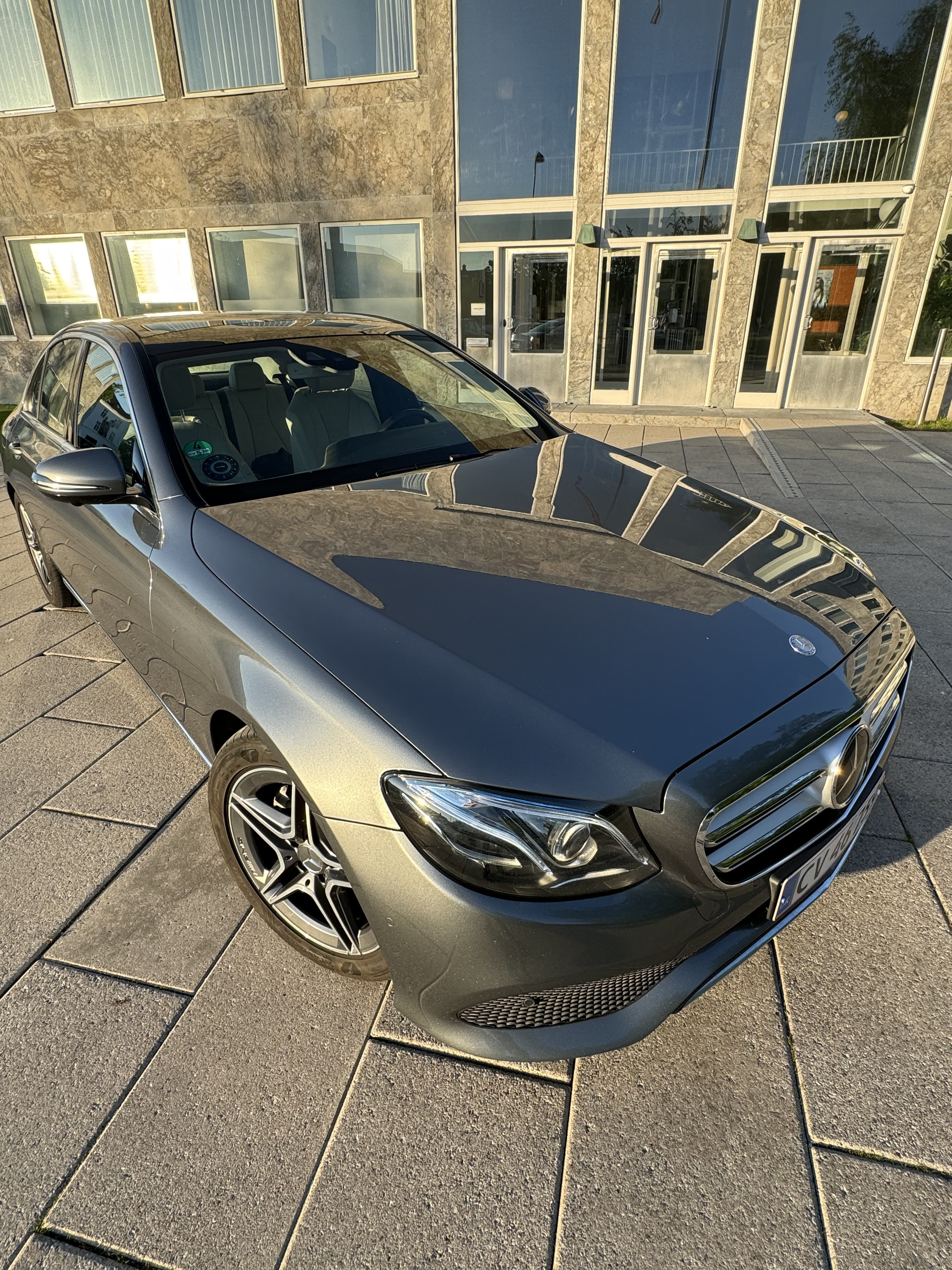 Grå Mercedes 220 D fra 2016