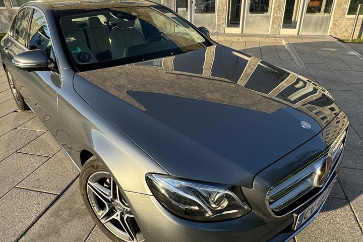 Grå Mercedes 220 D fra 2016