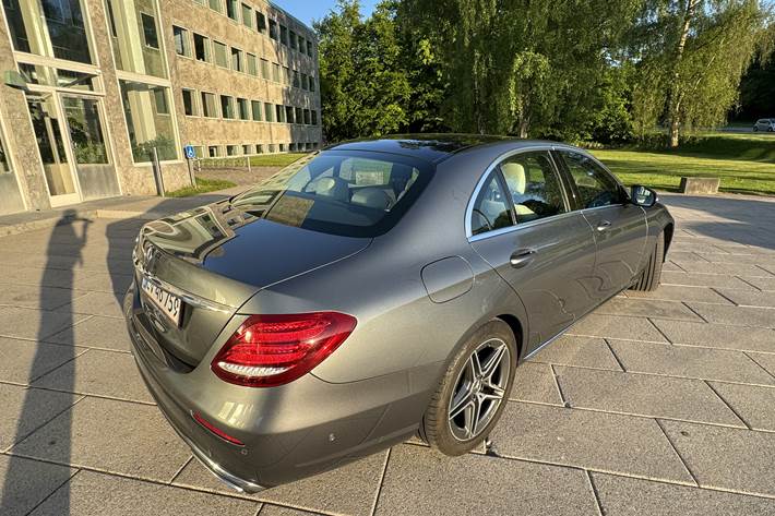 Grå Mercedes 220 D fra 2016