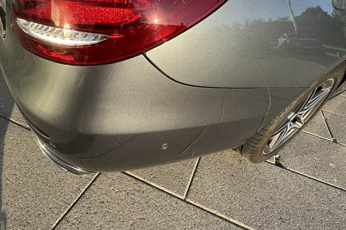 Grå Mercedes 220 D fra 2016
