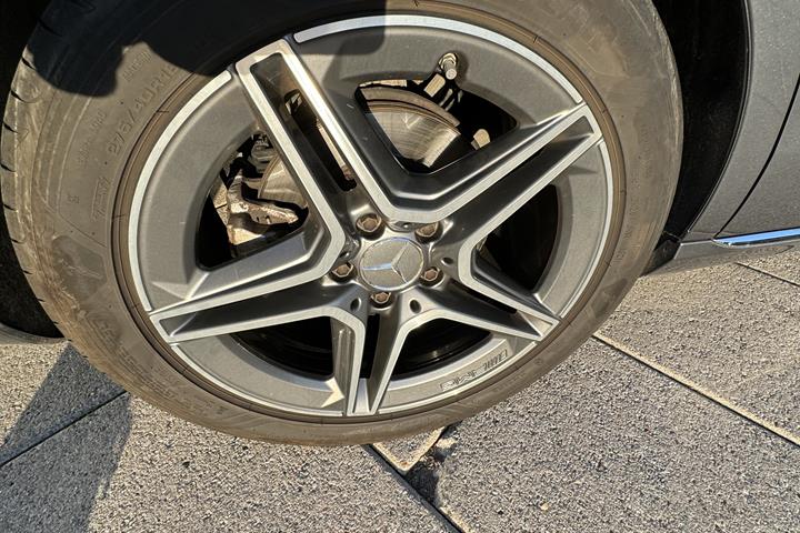 Grå Mercedes 220 D fra 2016