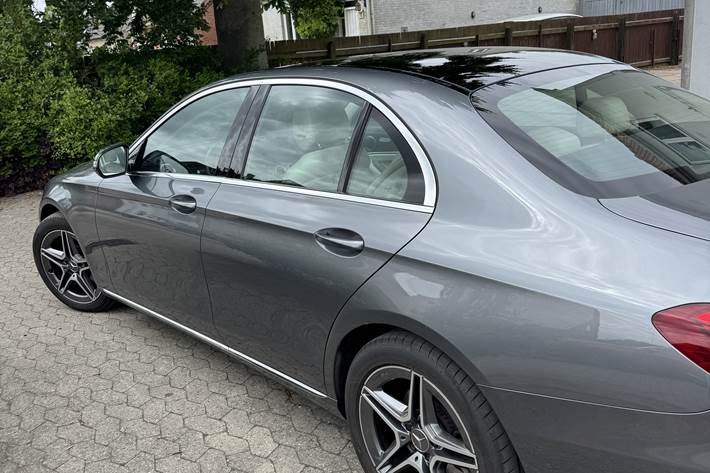 Grå Mercedes 220 D fra 2016