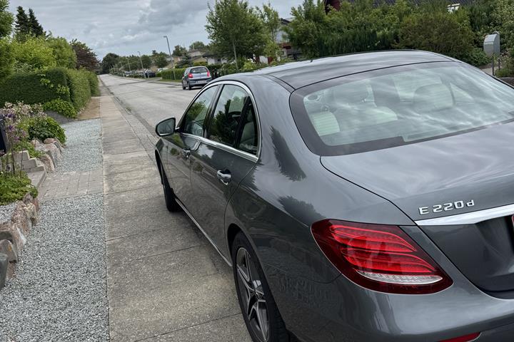 Grå Mercedes 220 D fra 2016