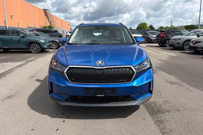 Blå Skoda Enyaq fra 2023