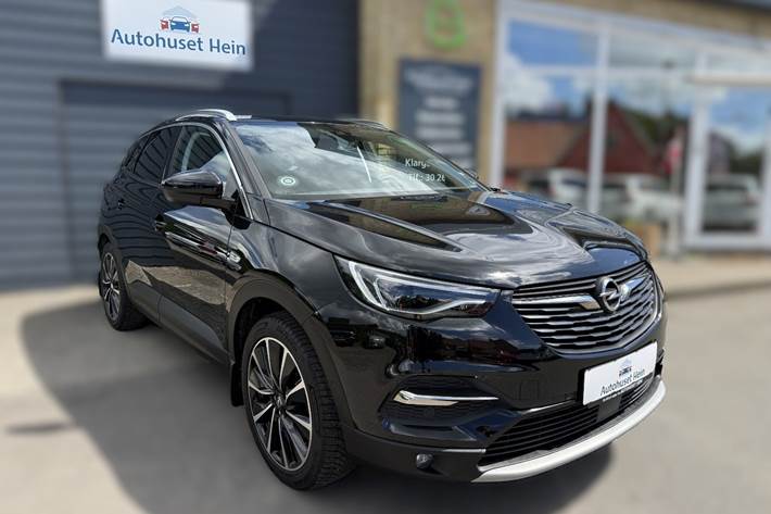 Sort Opel Grandland X fra 2020 set udefra