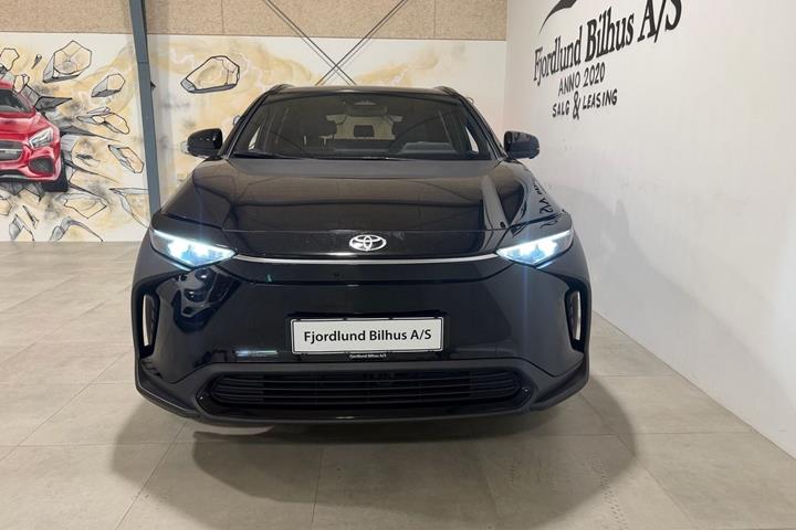 Sort Toyota BZ4X fra 2023