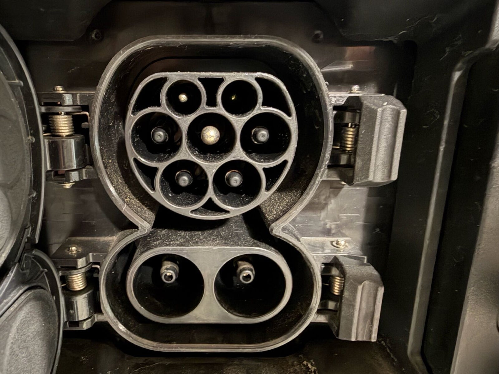 Sort Toyota BZ4X fra 2023