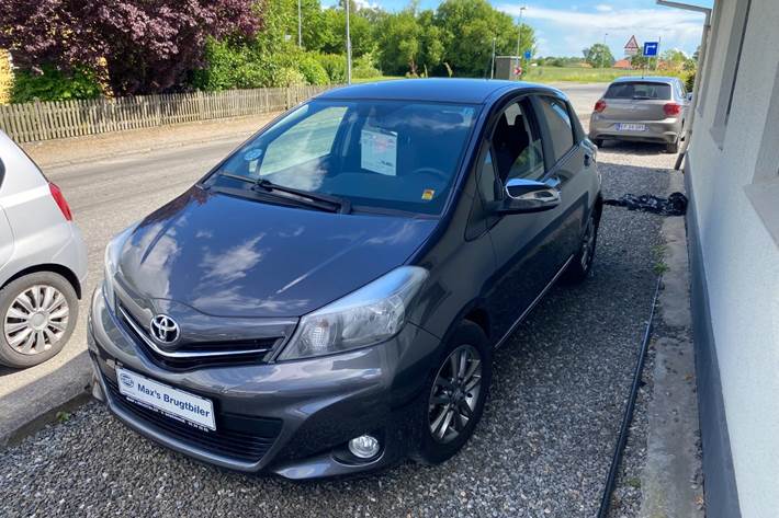 undefined Toyota Yaris fra 2011