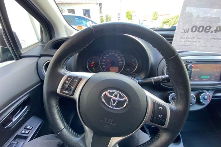 undefined Toyota Yaris fra 2011