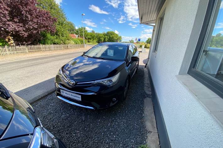 undefined Toyota Avensis fra 2016